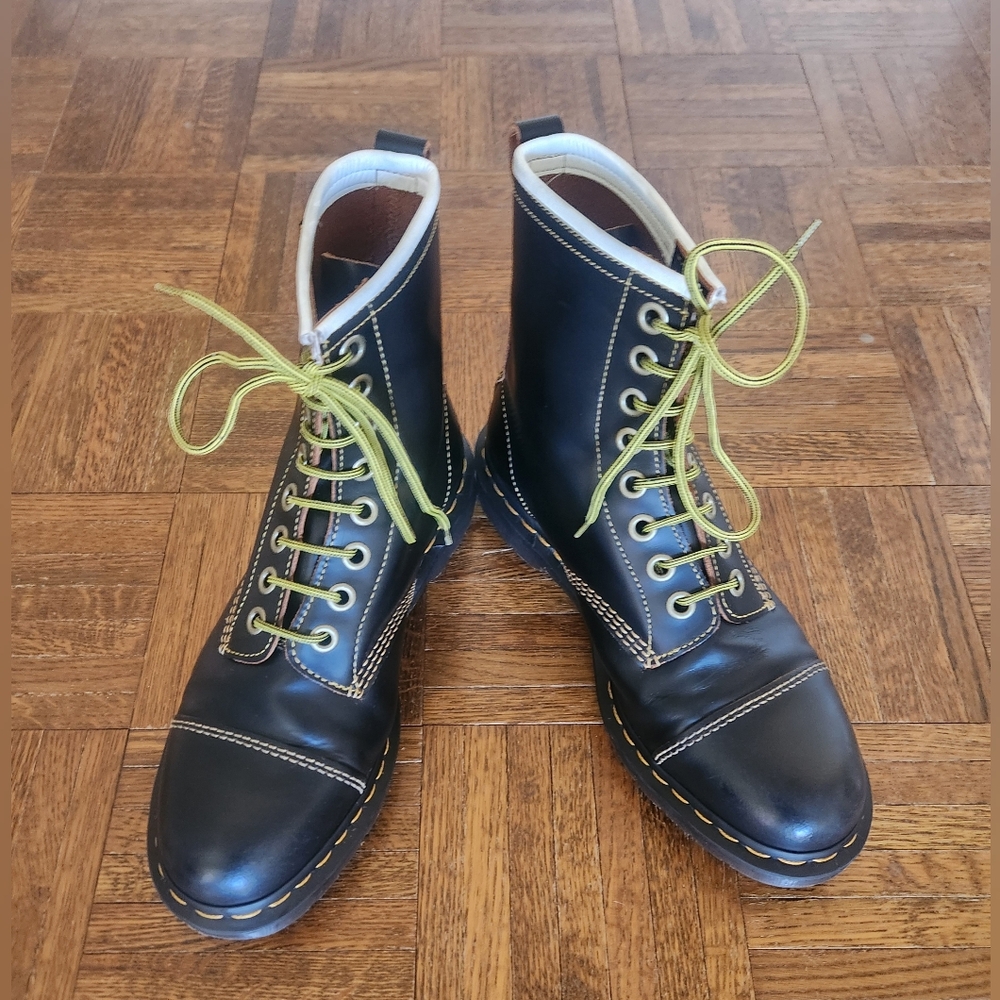 Made in Asia Doc Marten boot